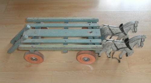 Antiker alter holz pferdewagen - antiker,